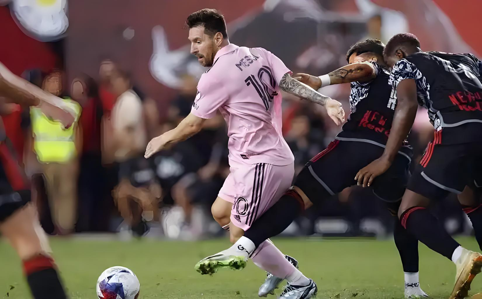 包含今晨美洲杯焦点战；巴西国家队完成临场应变；媒体盛赞；训练强度显著提升的词条