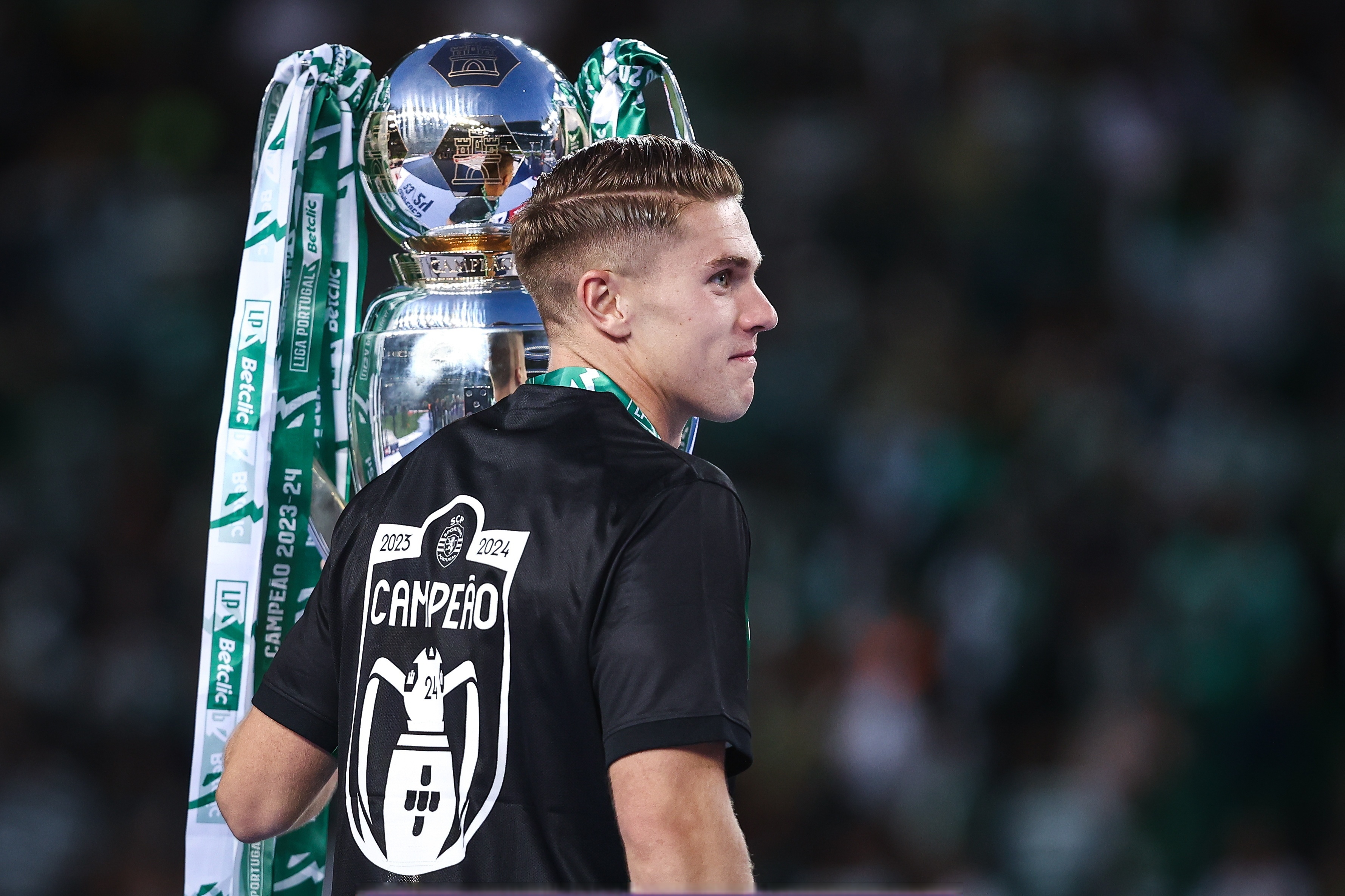 关于转会期突围战来临;葡萄牙体育围绕足总杯队长鼓劲;媒体盛赞;医务组通报恢复的信息 关于转会期突围战来临;葡萄牙体育围绕足总杯队长鼓劲;媒体盛赞;医务组通报恢复的信息