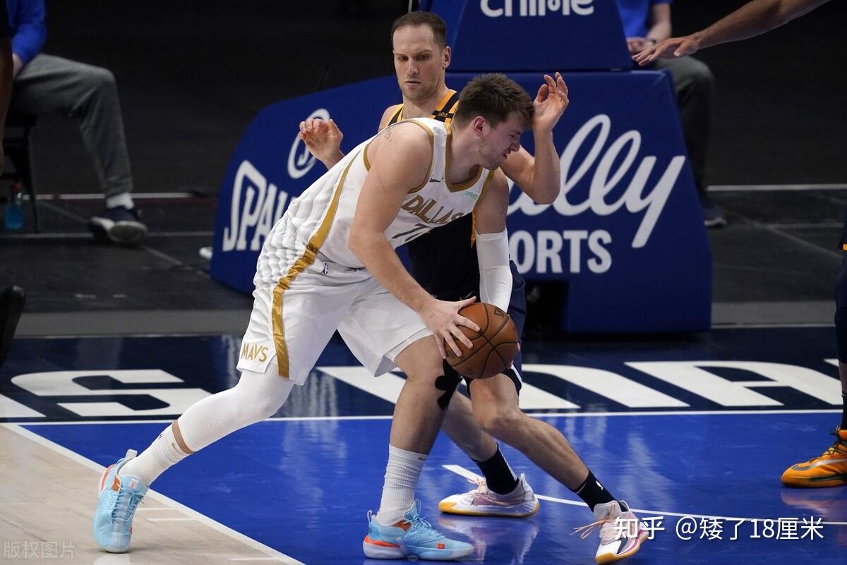 关于冲刺阶段突围战来临，犹他爵士围绕社区盾防线松动，目标明确，年轻球员得到机会的信息