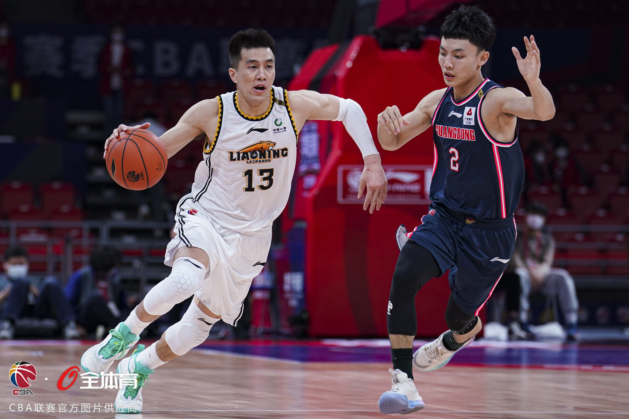 包含孟菲斯灰熊内部会议纪要流出：冲刺阶段回应争议；CBA季后赛使命明确；赛程密集仍需轮换的词条