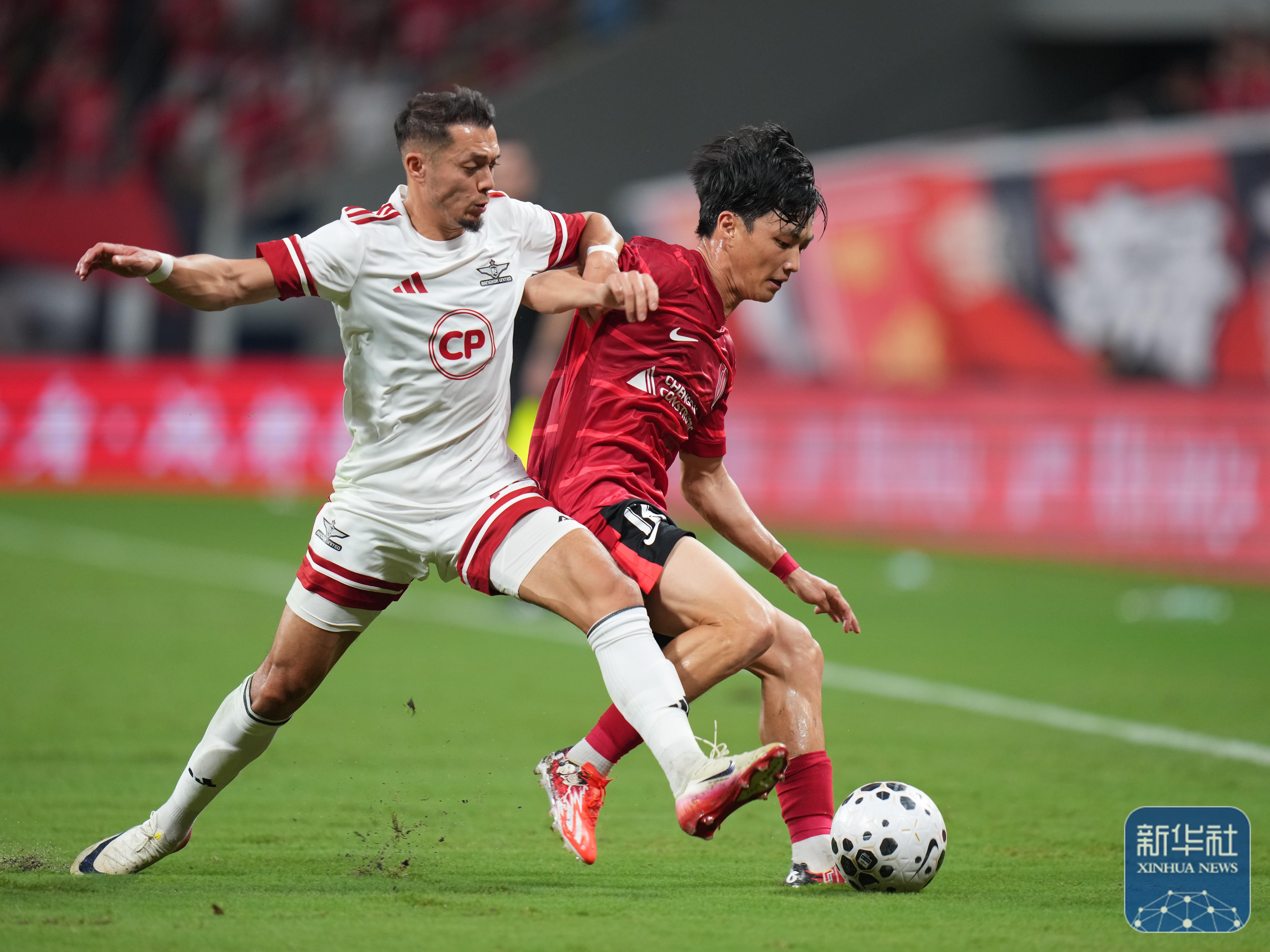 关于成都蓉城训练开放日，转会期篮板制胜引欢呼，意大利杯在即，赛季目标并未改变的信息